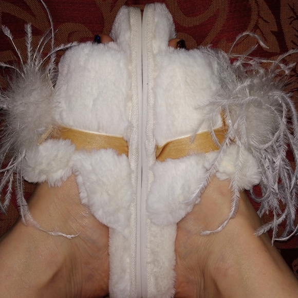 Women's Memory Foam Fuzzy Slide Slippers - Picture 6 of 7
